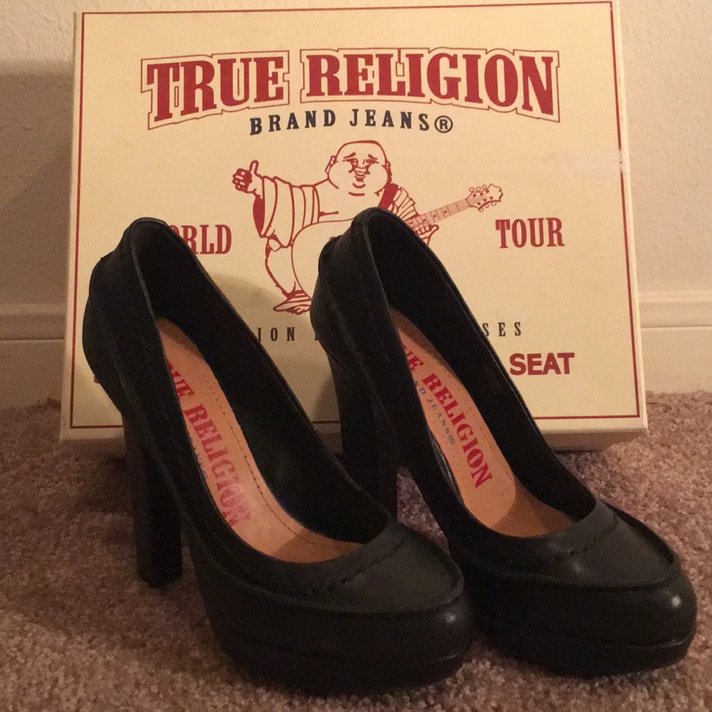 Brand new True Religion Lynzie black pump